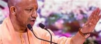 मंच पर रवि किशन का 'गुस्सा' और योगी का ठहाका — क्या यूपी बीजेपी में सिर्फ गोरखपुर का सांसद ही बाबा के आगे ये दांव खेल सकता है?